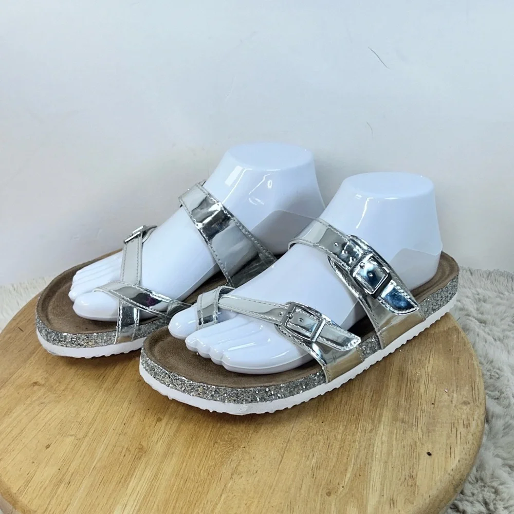 Wonder Nation Chrome Silver Sandals Comfortable and Stylish youth 5 women’s 7